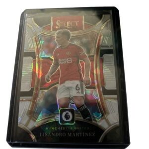2023-24 Panini Select EPL Soccer, Lisandro Martinez, White Cracked Ice /85